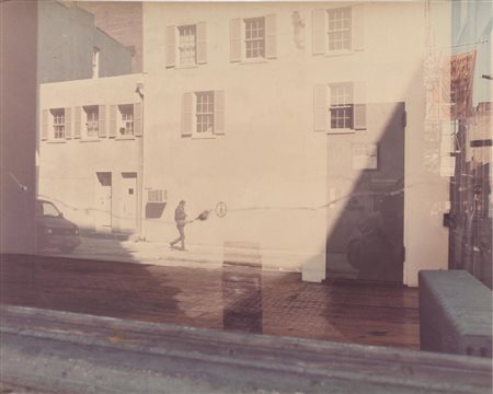 LUIGI GHIRRI(Scandiano, RE 1943 - Reggio Emilia 1992)New York, Soho. Dalla...