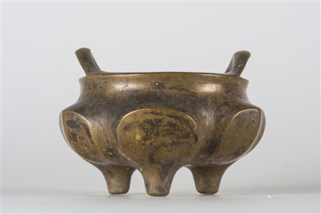 Arte Cinese Bruciaprofumi in bronzo con profili baccellati Cina, dinastia...