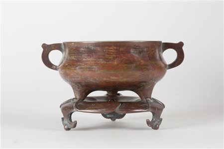 Arte Cinese Bruciaprofumi in bronzo con base a forma di fiore Cina, dinastia...