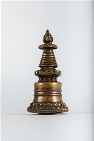 Arte Cinese Stupa arcaica in bronzo Tibet, XIV secolo o posteriore . -. Cm...