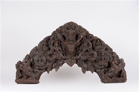 Arte Himalayana Turana in legno scolpito con tracce policrome Nepal, XVII -...
