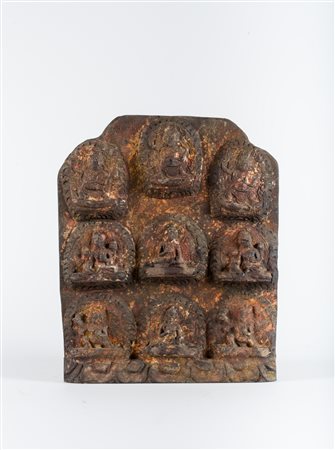 Arte Himalayana Stele in legno intagliato e argilla Nepal, XIX secolo . -. Cm...