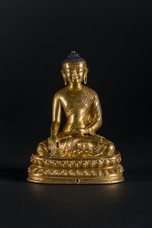 Arte Himalayana Statua di Buddha Sakyamuni in rame laminato in oro Tibet, XV...