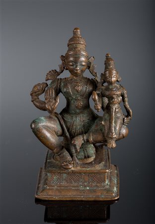 Arte Indiana Bronzo a patina scura raffigurante Vishnu e Lakshmi India,...