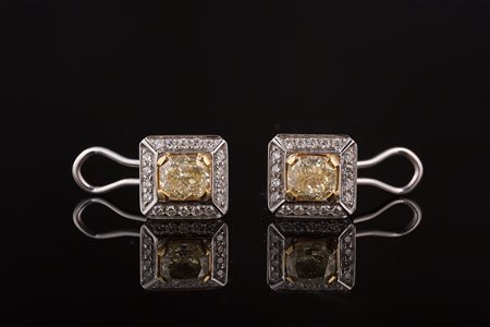 [Nessun Autore] Orecchini in diamanti Fancy light yellow per cts 4 circa,...