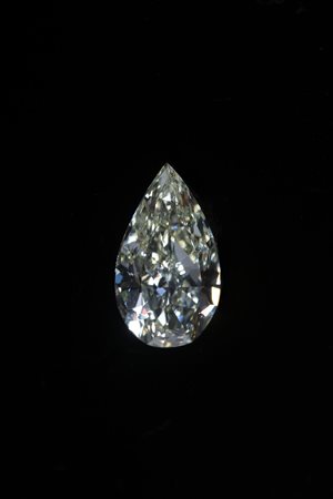 Un diamante taglio goccia con certificato Gia n. 2175079654 ct 6.18 F-L-G-Y...