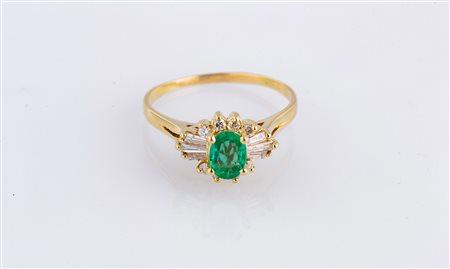 Anello con smeraldo ovale e diamanti, oro gr 4.20. . . [Nessun Autore] . . .