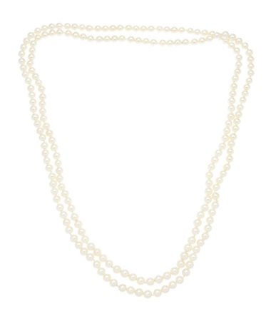 COLLANA Lunghezza cm 125 composta da un filo di perle giapponesi dal del diam...